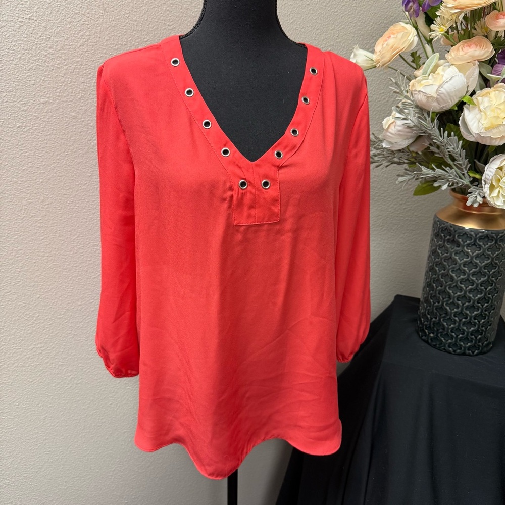 Zac & Rachel Coral Grommet V-Neck Blouse L Lightweight Chic Top Spring Summer